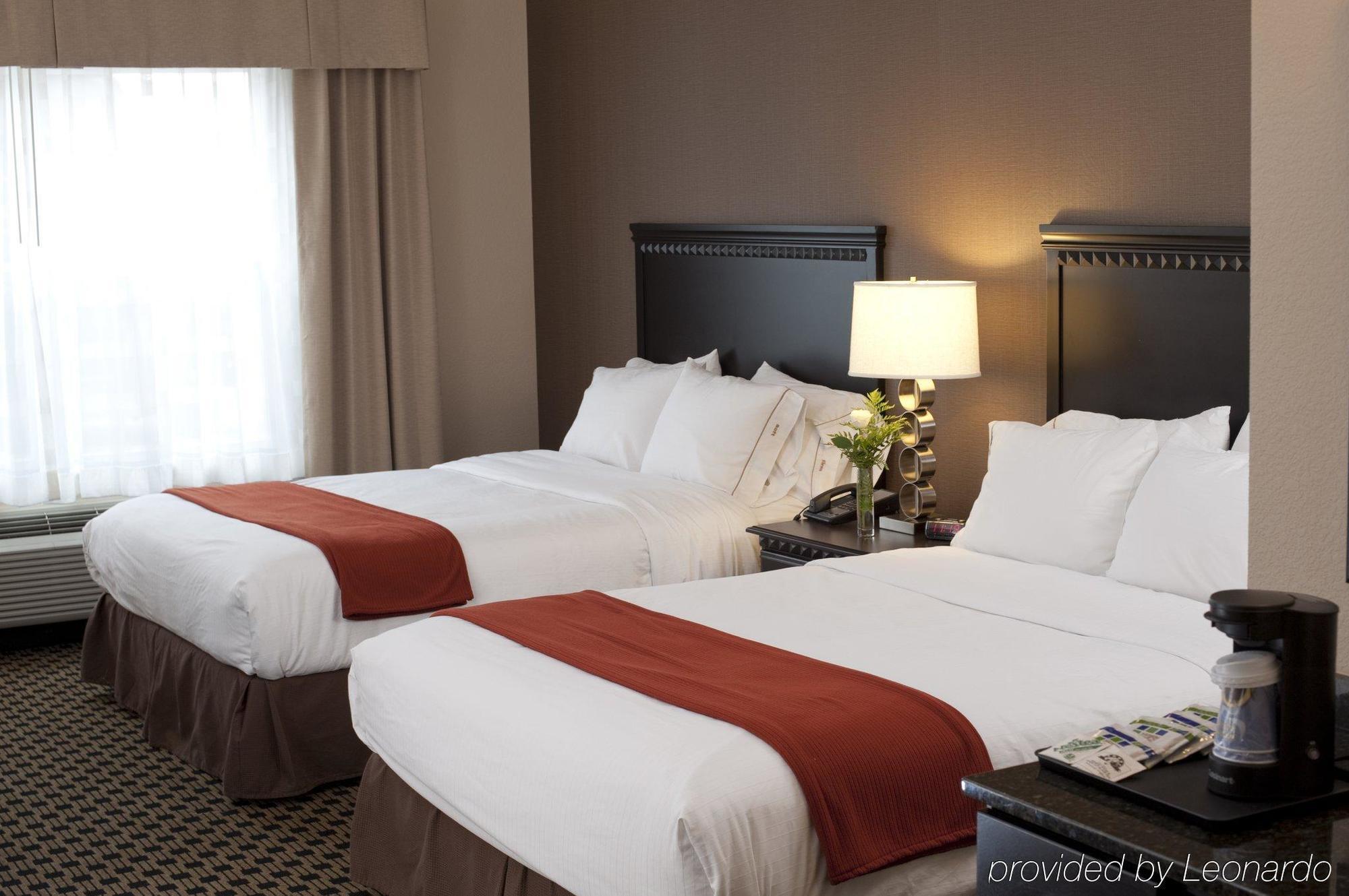 Holiday Inn Express & Suites - Green Bay East By Ihg Номер фото